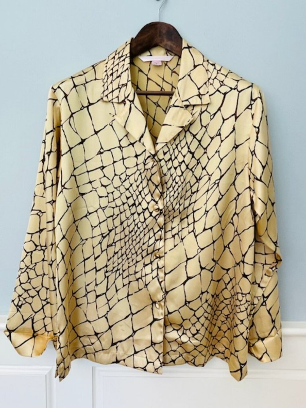 Vintage Y2K Victoria’s Secret Satin Blouse Snake Print Gold Button Front Small - Picture 2 of 9